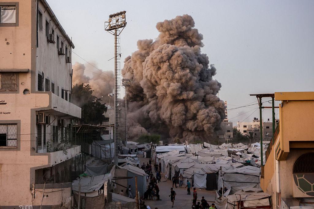 Israel Escalates Attacks on Gaza Amid Dispute Over Kites