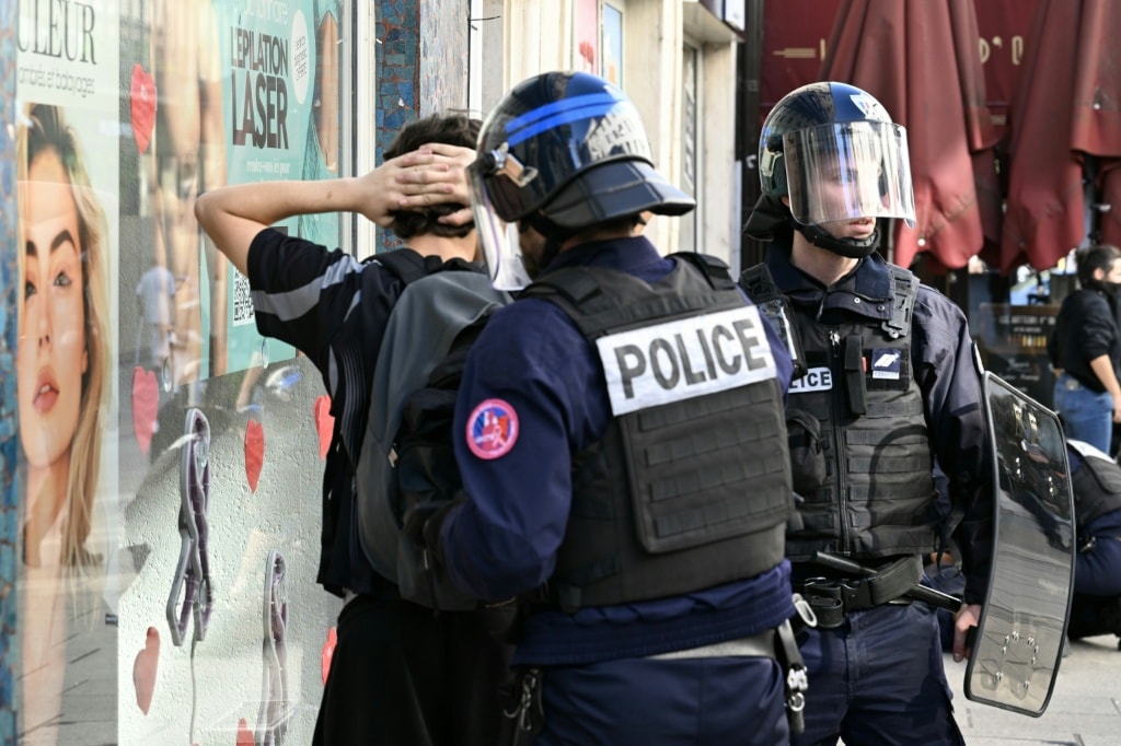 France education protests draw thousands as Lecornu suspends classes